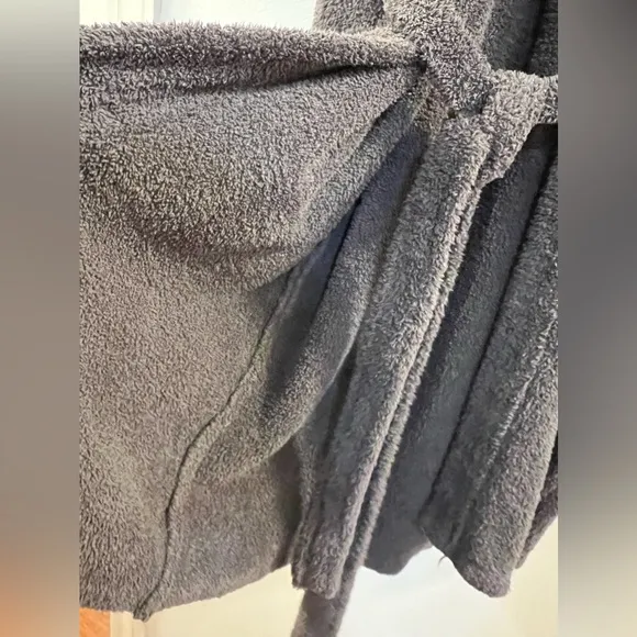 52. Barefoot Dreams Cozy Chic Solid Robe Heavy Carbon Grey Soft Fuzzy