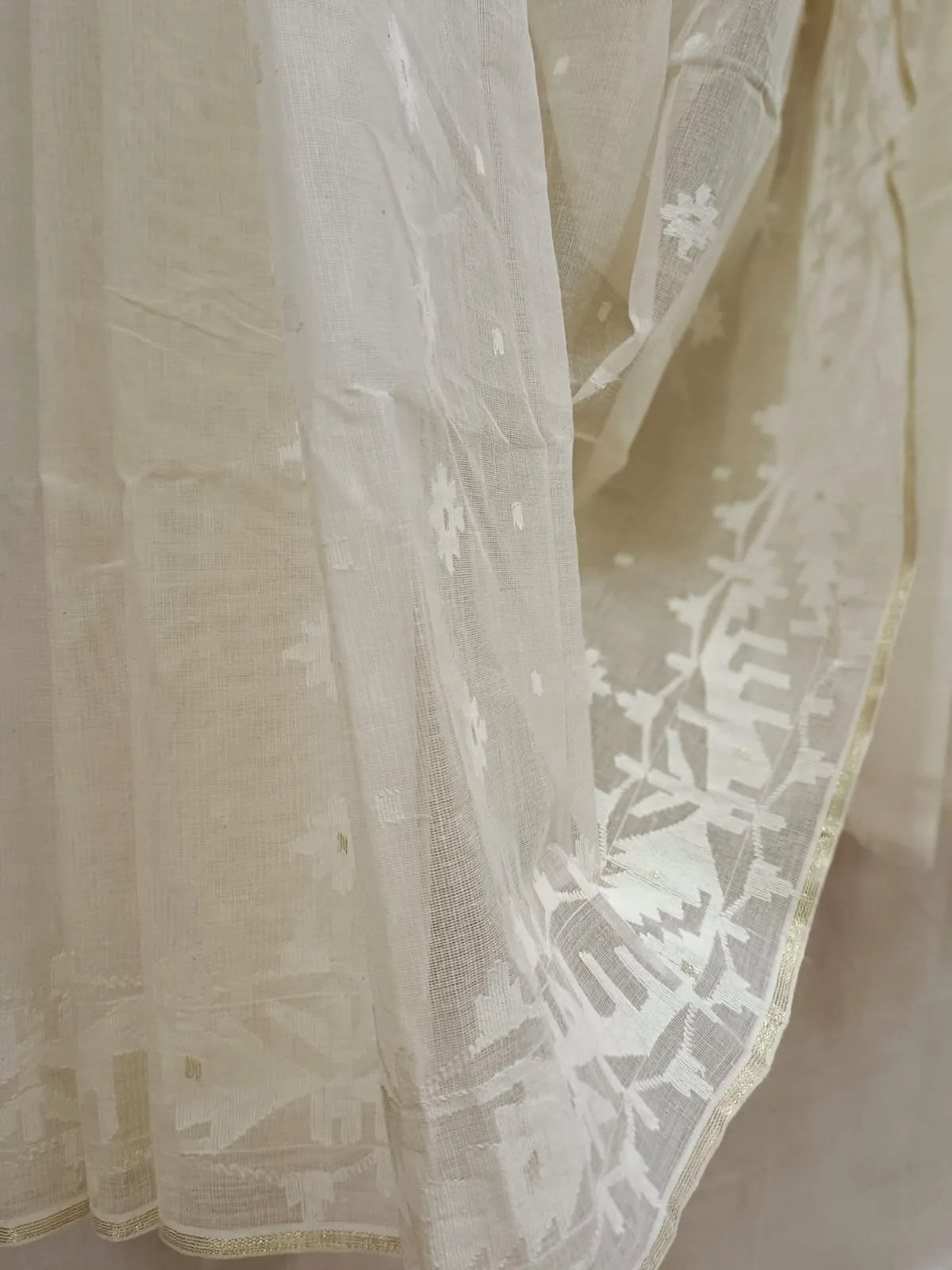 Balaram Saha Online Presents: Off White Cotton Bangladeshi Dhakai Jamdani Saree