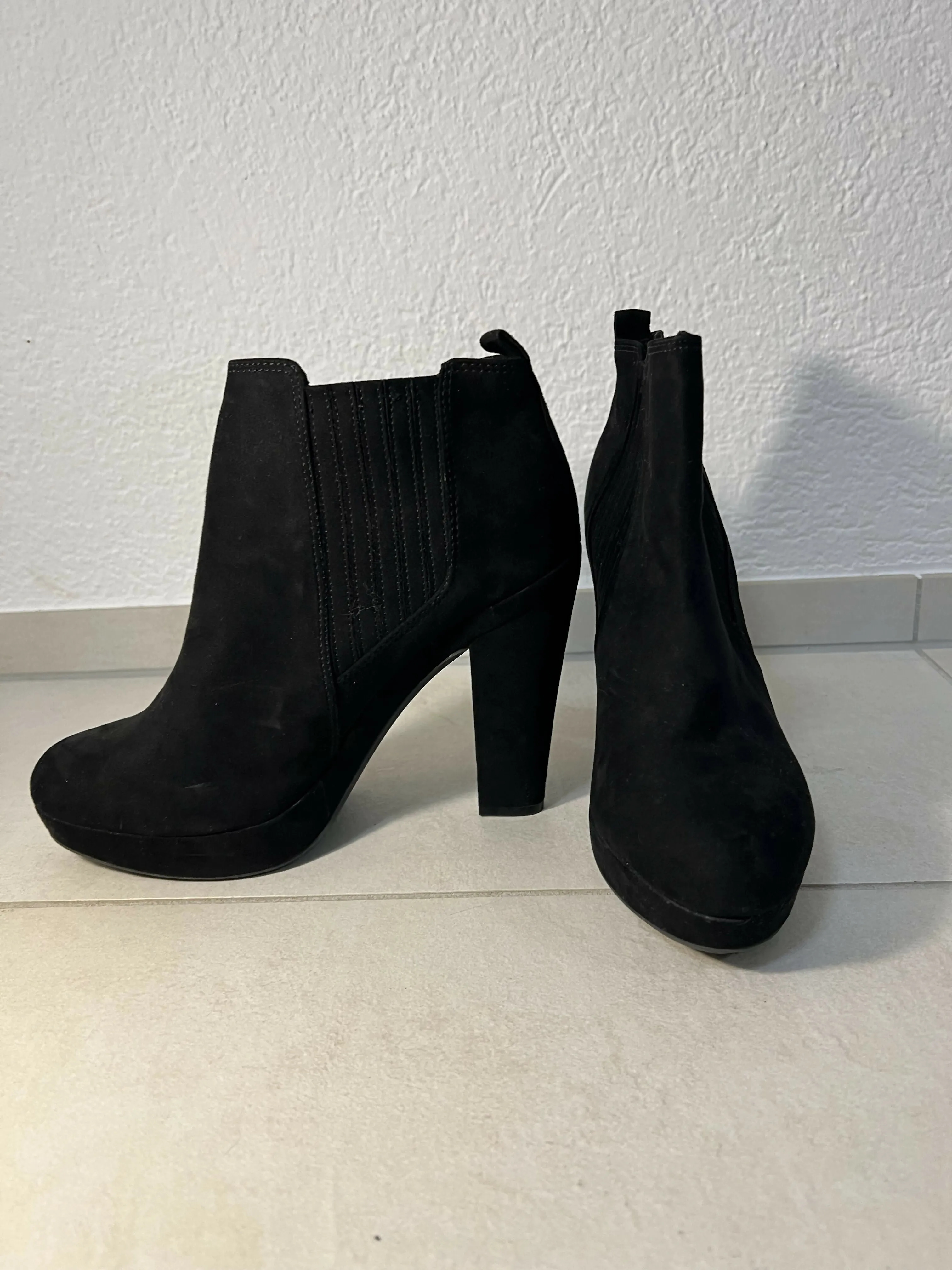 Boots mit Absätzen Gr 39