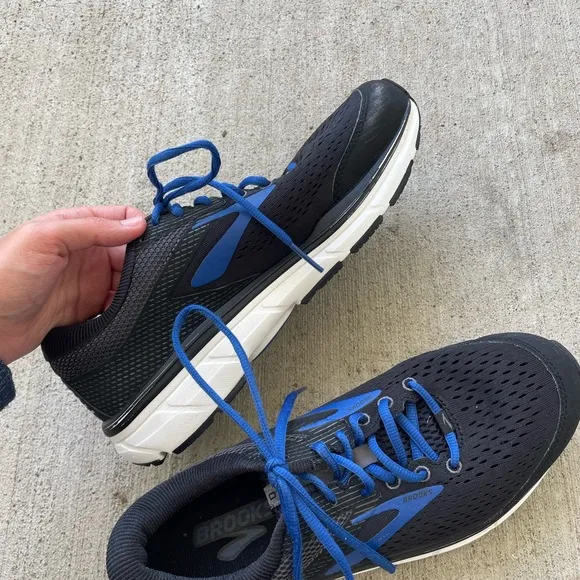 Brooks Dyad 10 Men’s 9.5 D Medium Wide 1102864E Running Shoes Black Blue