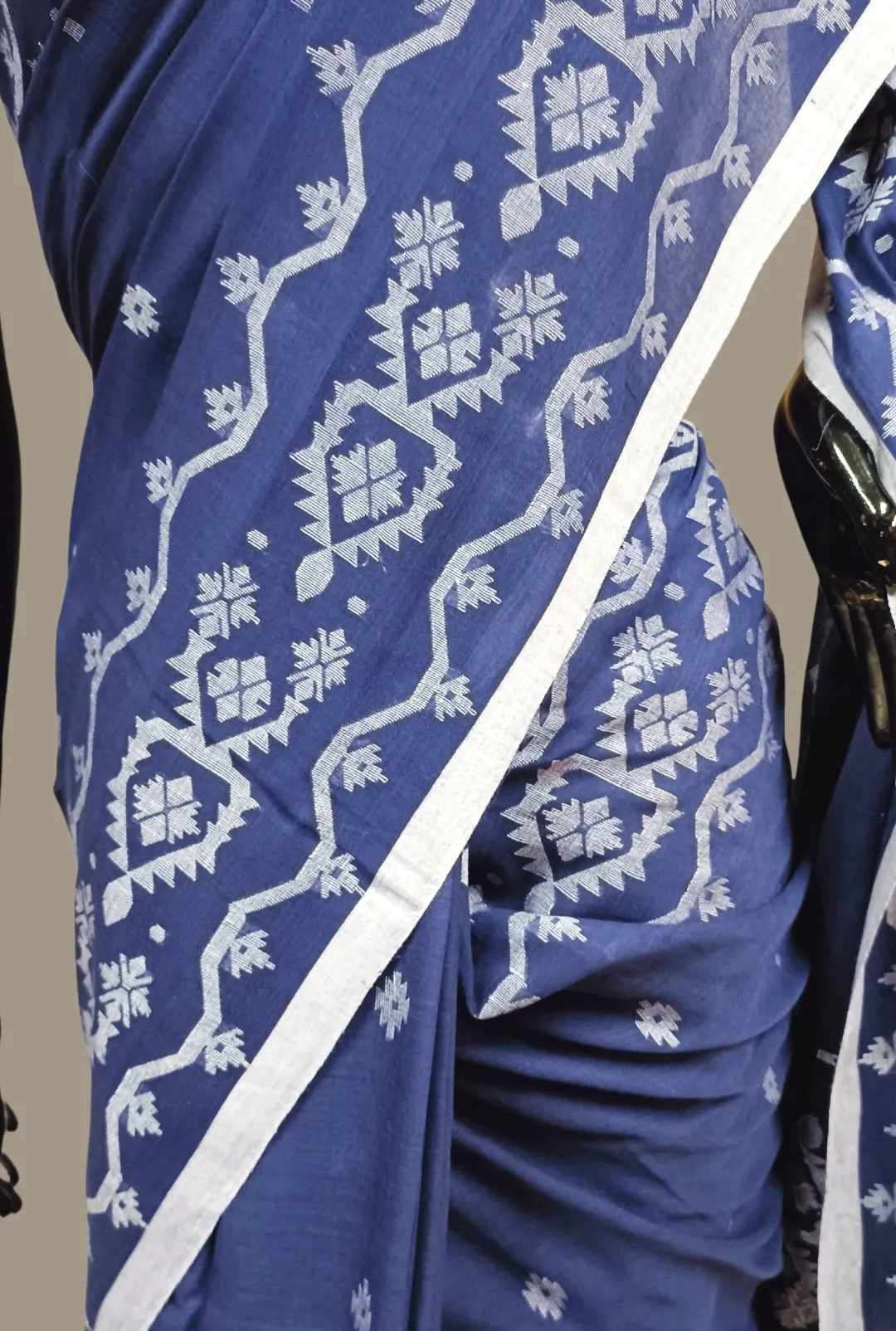 Discover Balaram Saha's Exquisite Indigo Handloom Jamdani Saree