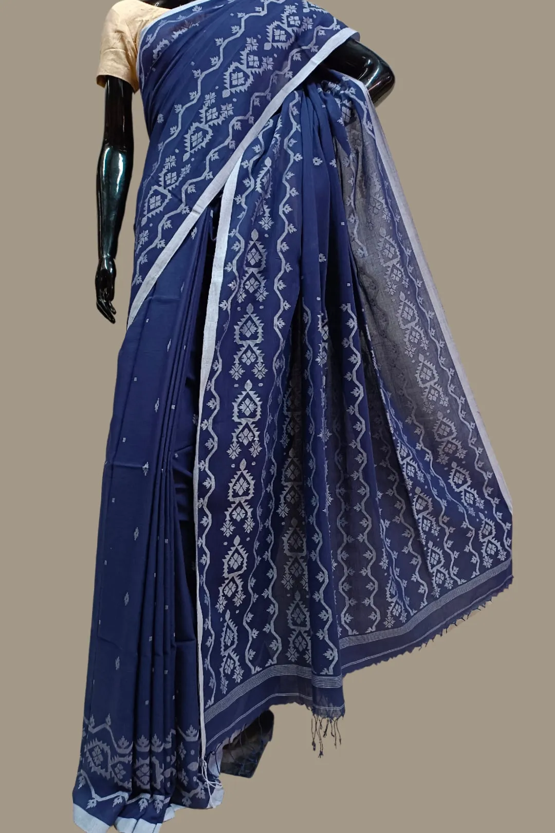 Discover Balaram Saha's Exquisite Indigo Handloom Jamdani Saree