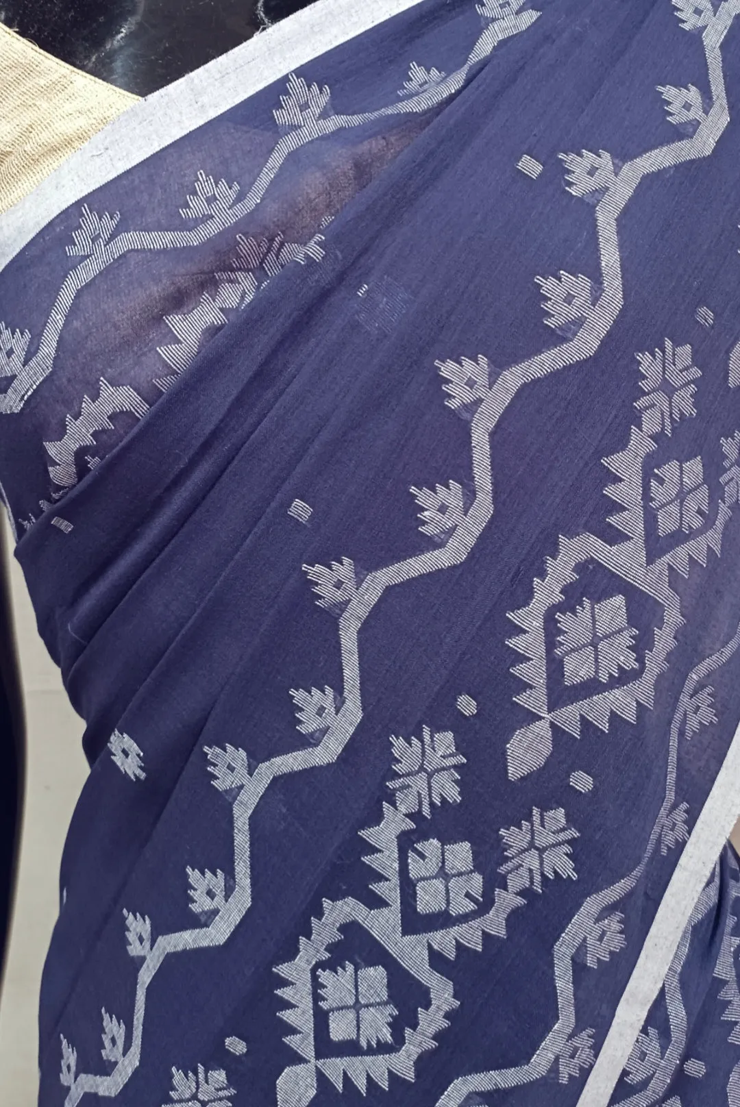 Discover Balaram Saha's Exquisite Indigo Handloom Jamdani Saree