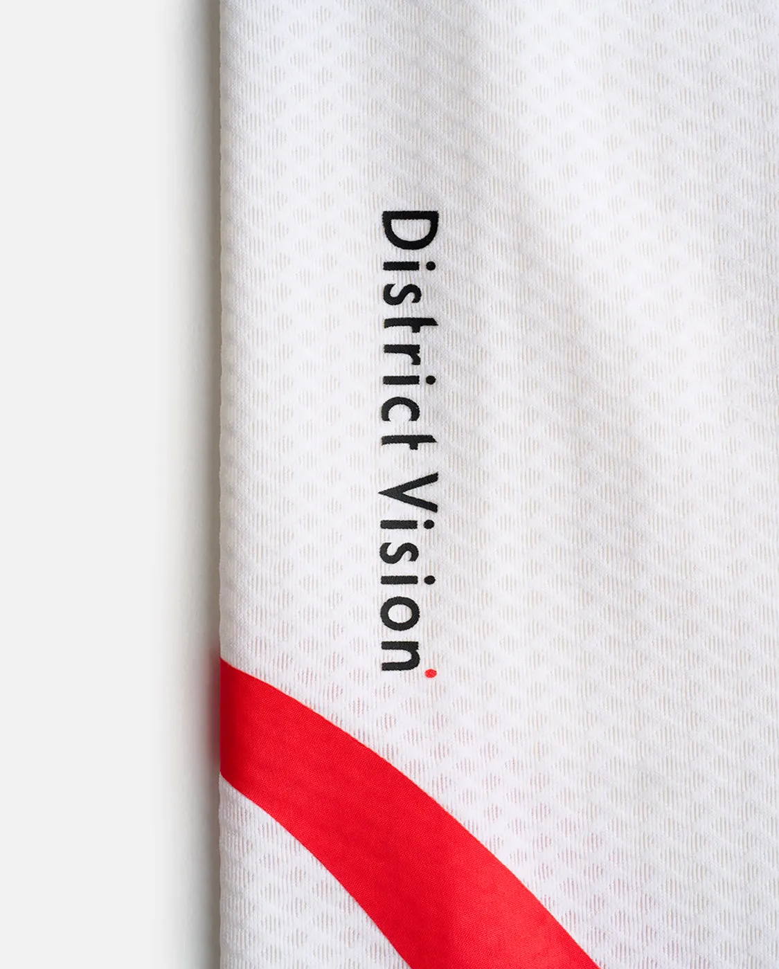 District Vision x 2XU Lightweight Desert Compression Arm Guards