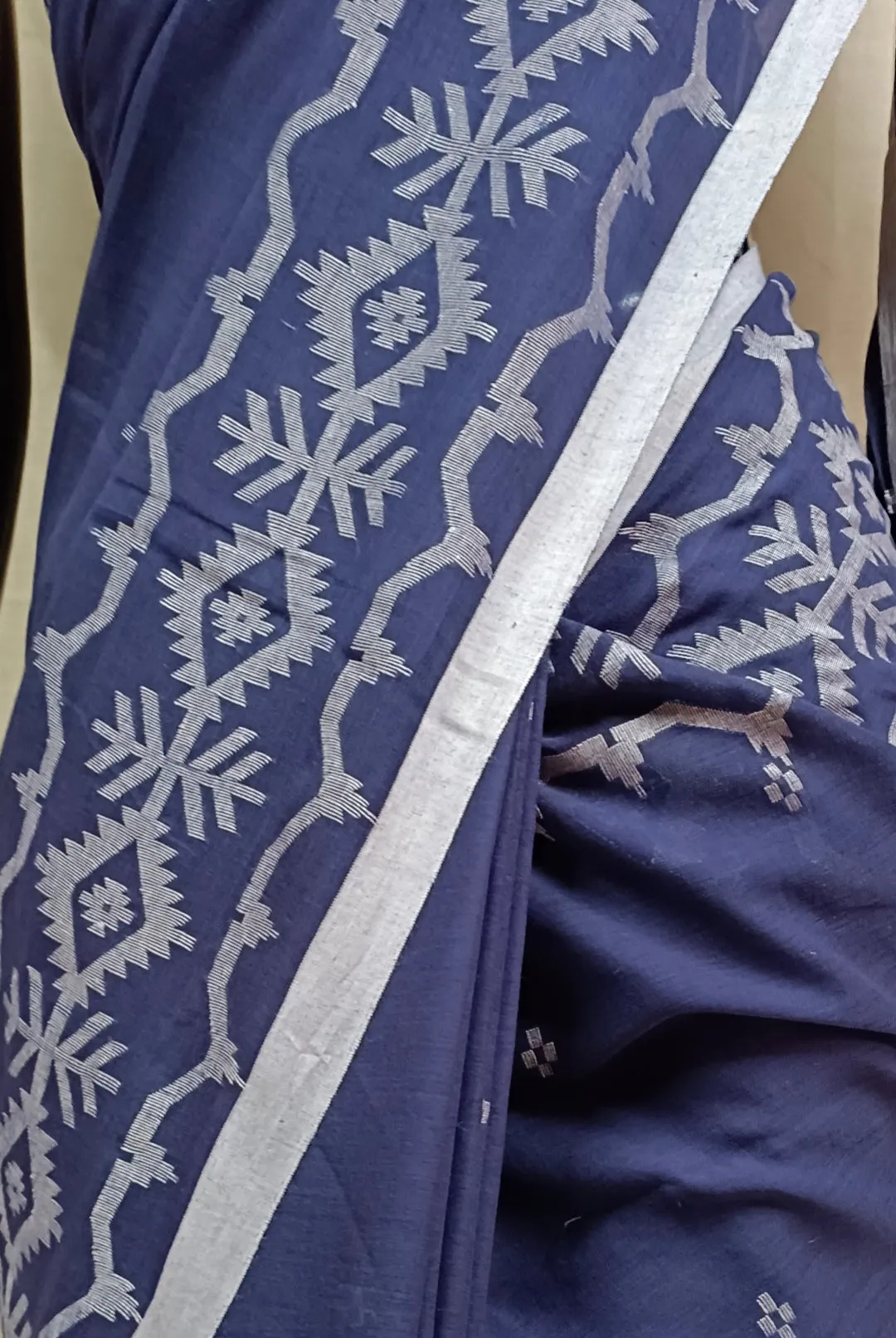 Handloom Handspun Handwoven Jamdani Saree (Indigo Blue)