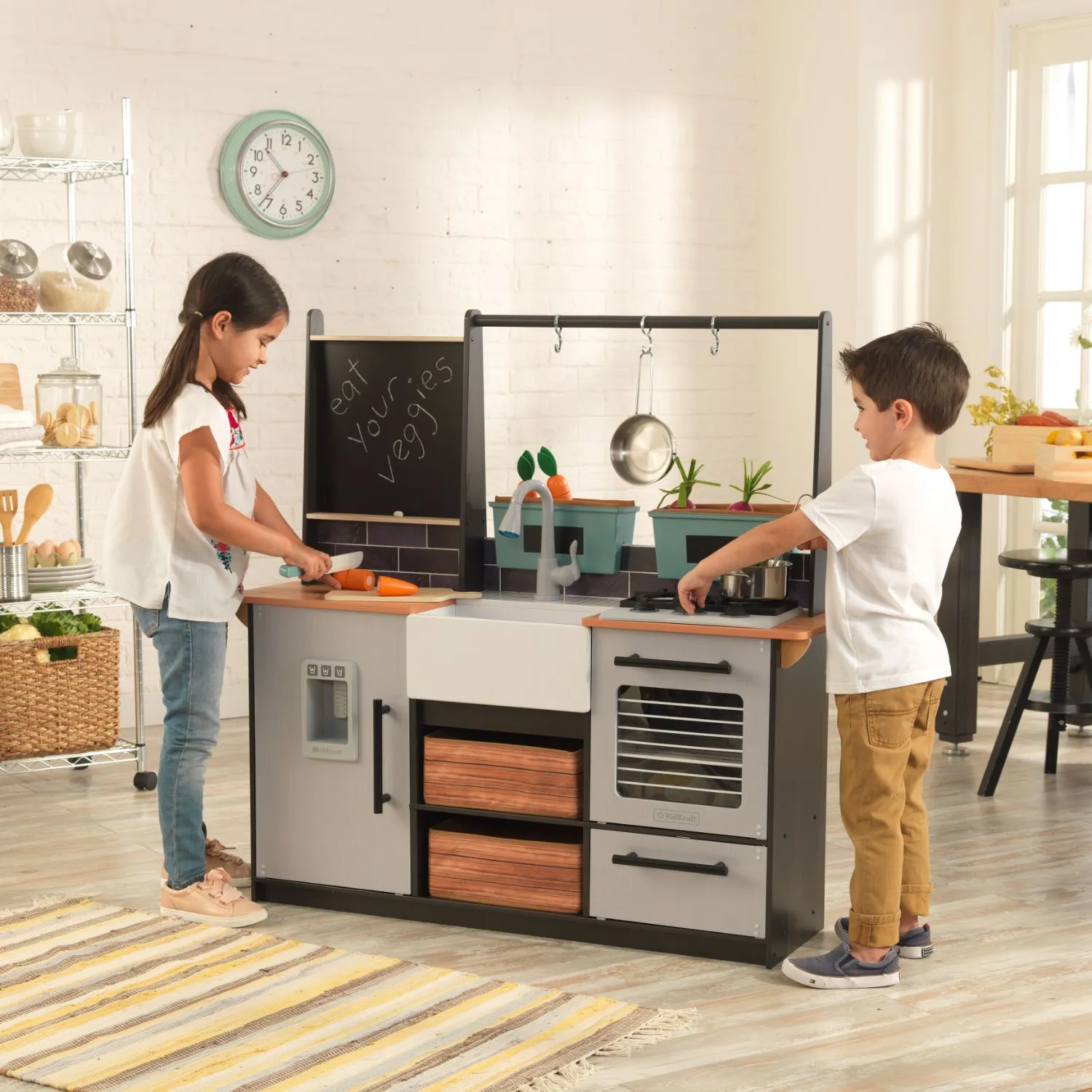 KidKraft Farm to Table Play Kitchen with EZ Kraft Assembly