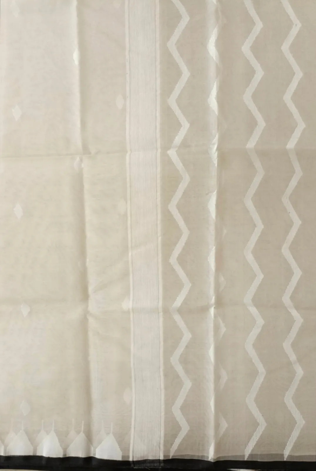 Off-White Handloom Muslin Silk Jamdani Saree