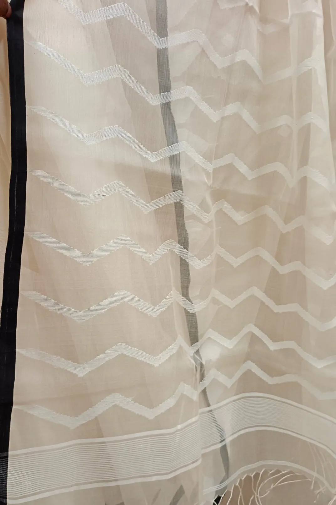Off-White Handloom Muslin Silk Jamdani Saree