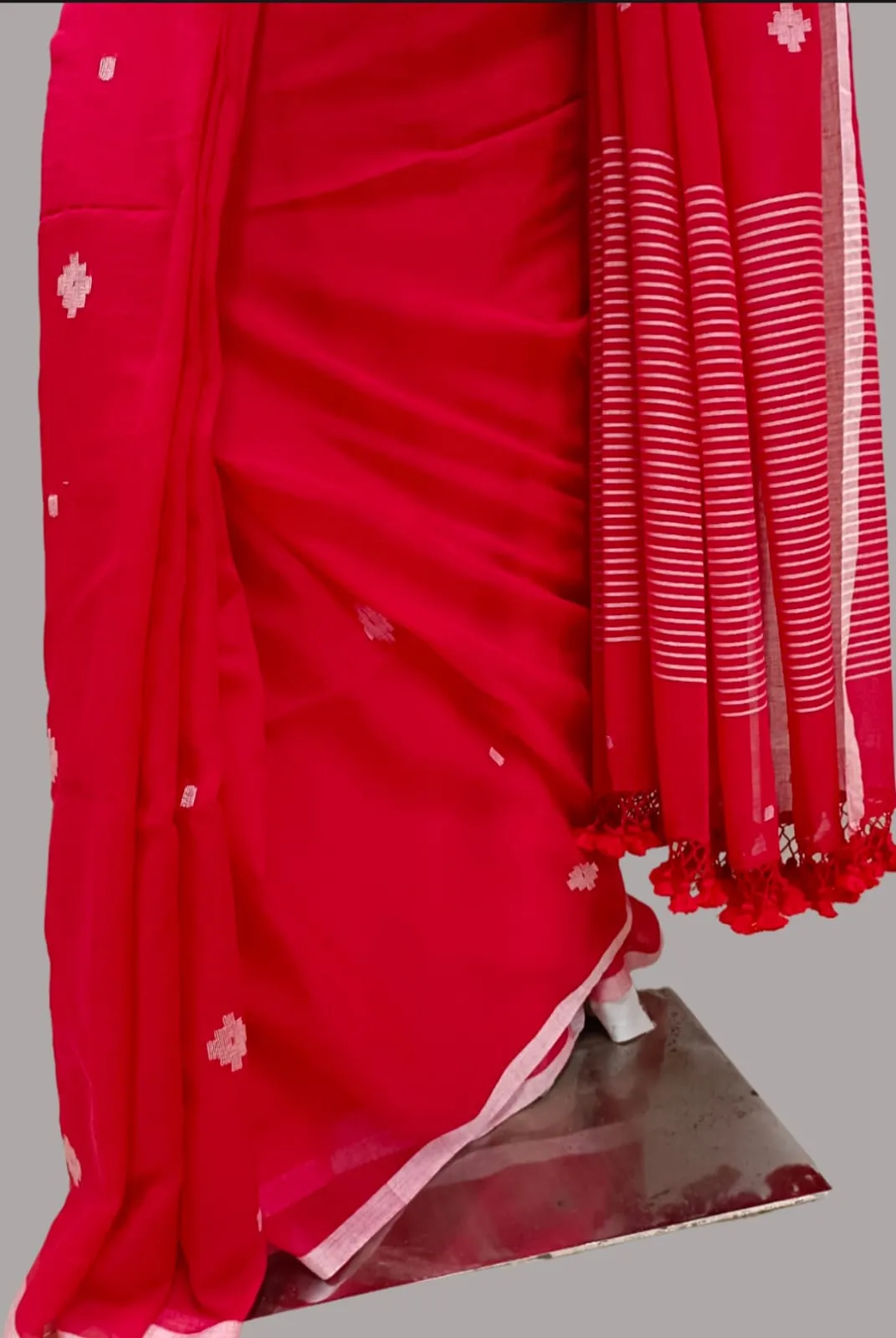 Soft Handloom Fine Mul Cooton Jamdani Booties Saree
