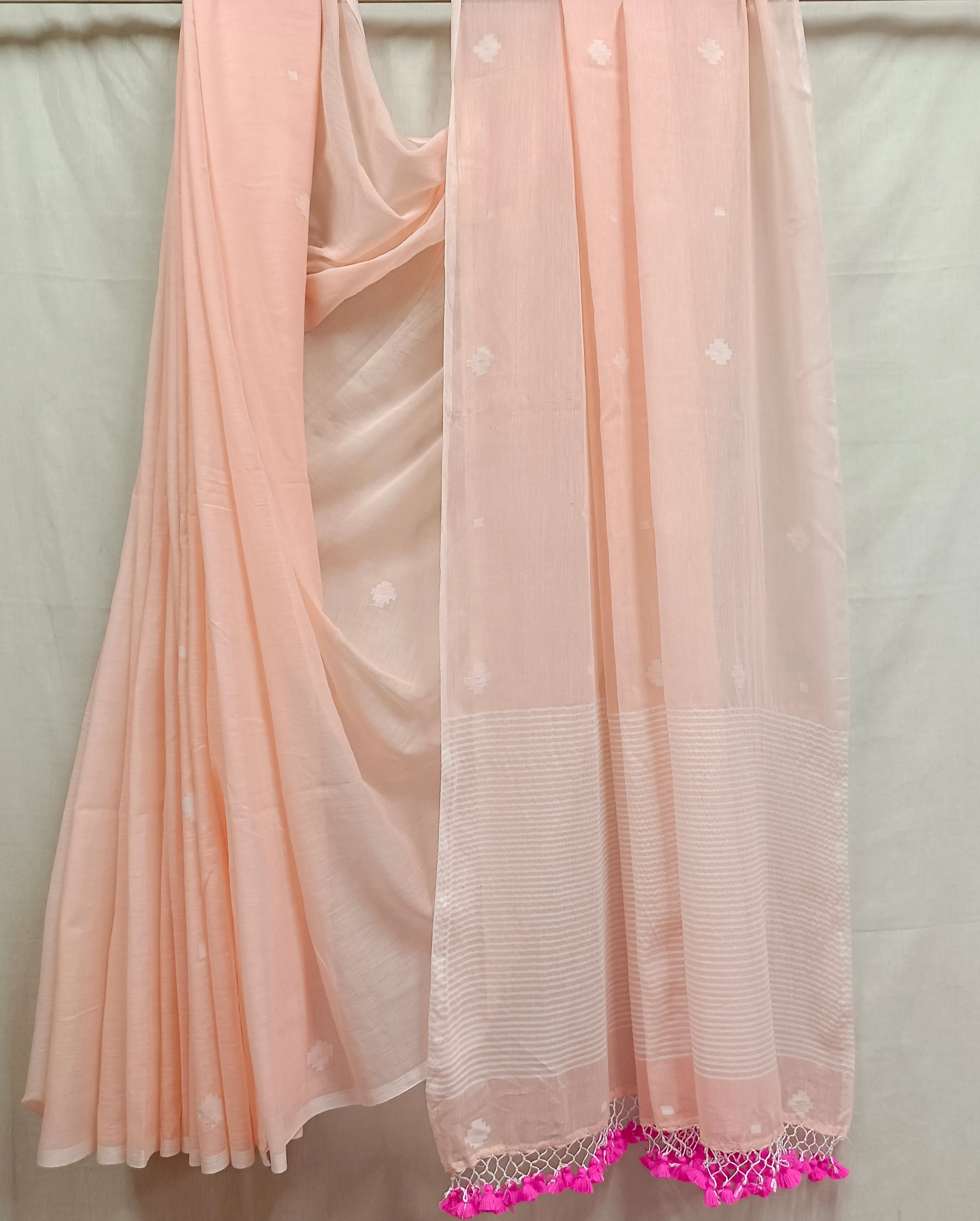 Soft Handloom Fine Mul Cooton Jamdani Booties Saree