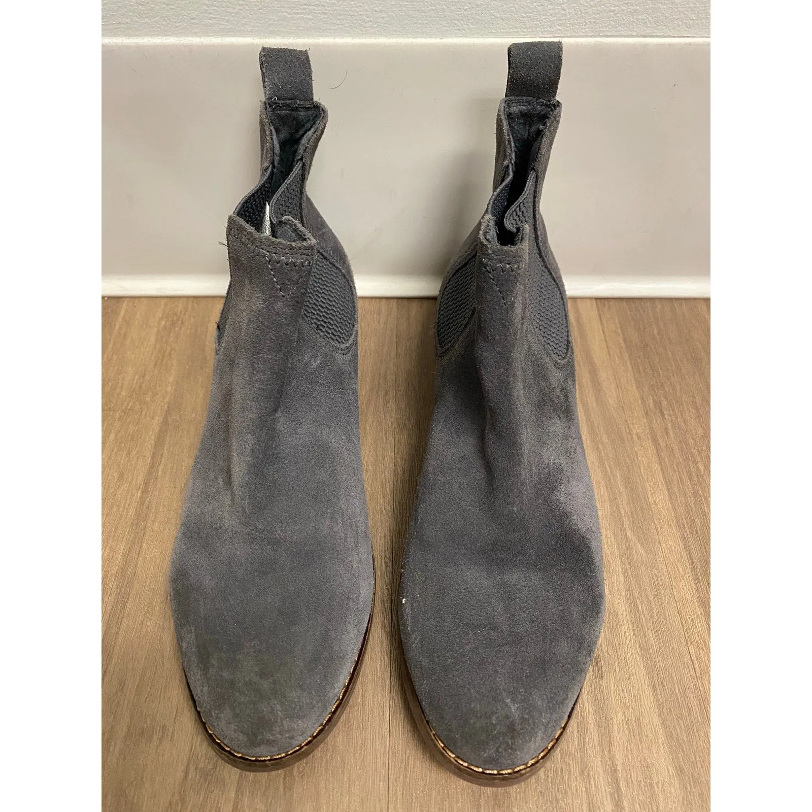 Tom's Gray Suede Pull On Booties  Sz 7.5