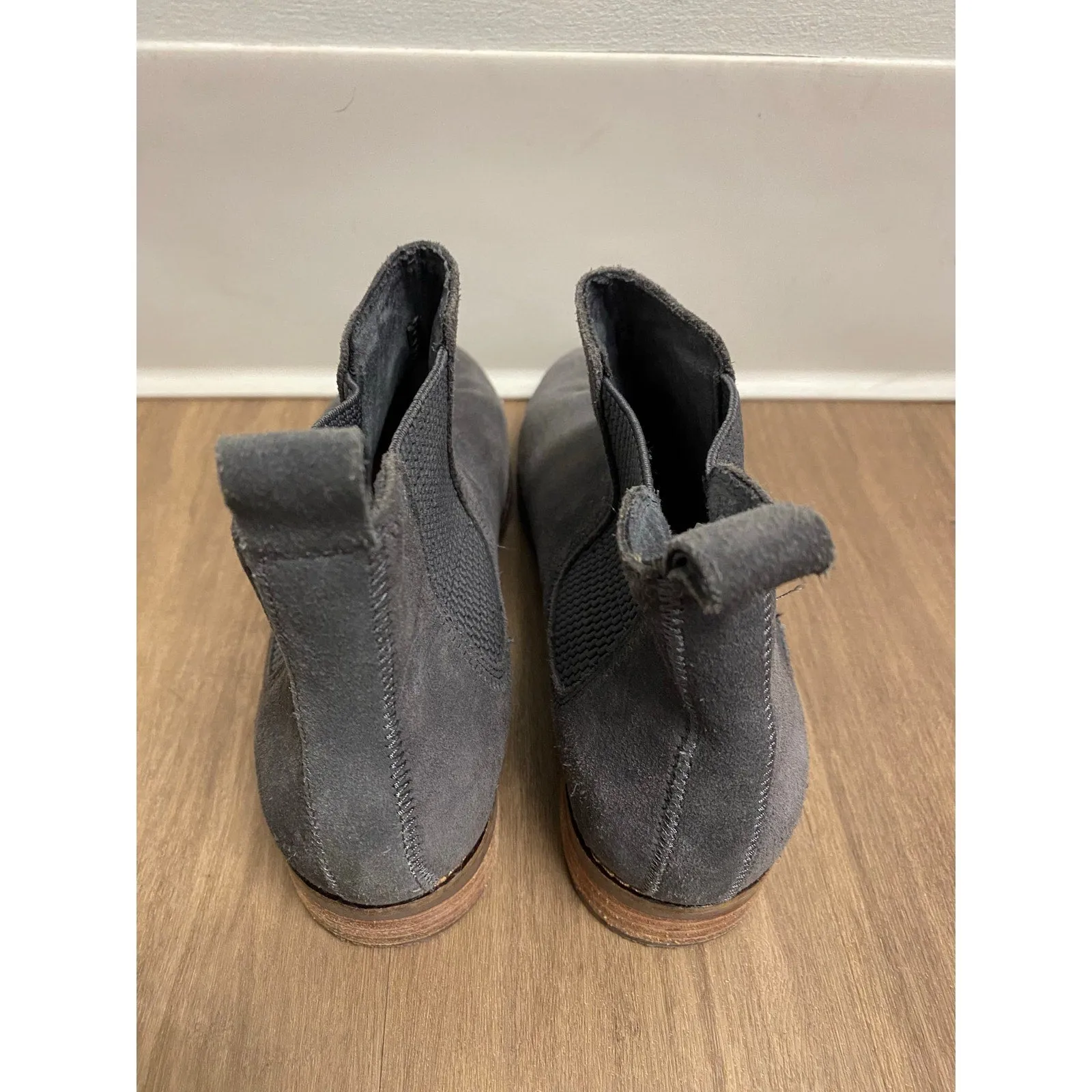 Tom's Gray Suede Pull On Booties  Sz 7.5