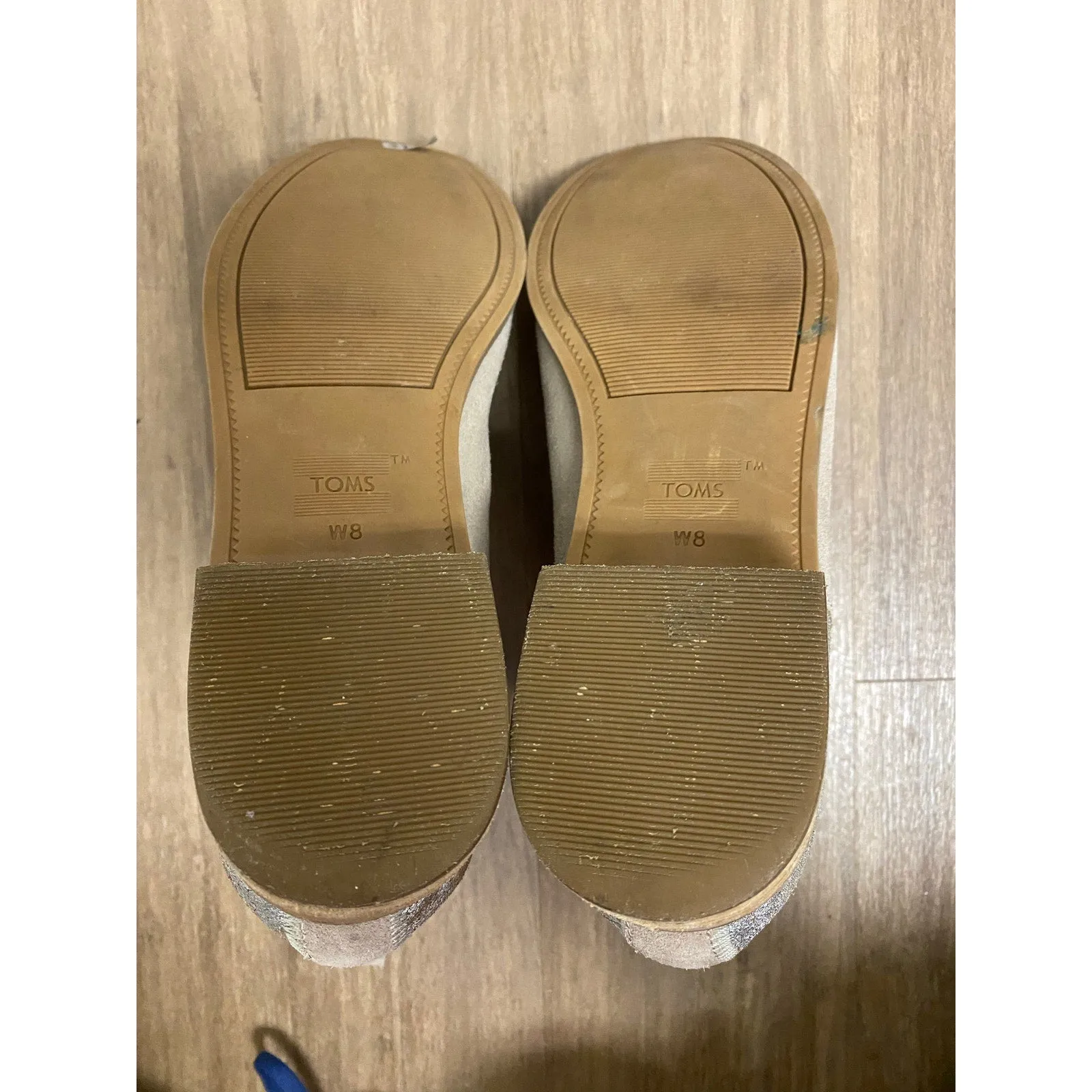 Tom's Tan Silver Suede Pull on Booties Sz 8