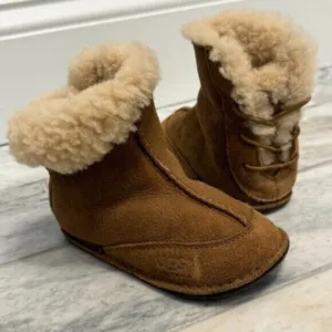 UGG BOO Infant Medium Unisex size 4/5 (12-18 months) 5206 Chestnut Boot