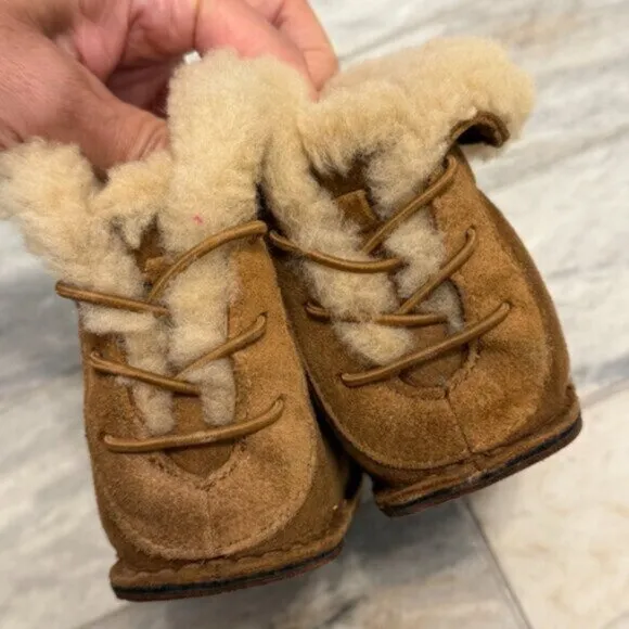 UGG BOO Infant Medium Unisex size 4/5 (12-18 months) 5206 Chestnut Boot