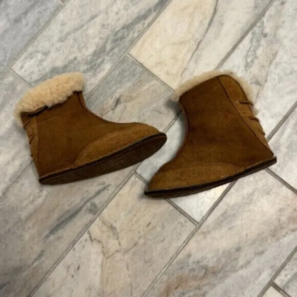 UGG BOO Infant Medium Unisex size 4/5 (12-18 months) 5206 Chestnut Boot