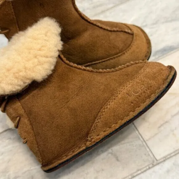 UGG BOO Infant Medium Unisex size 4/5 (12-18 months) 5206 Chestnut Boot