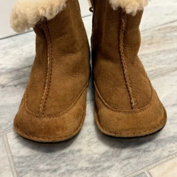 UGG BOO Infant Medium Unisex size 4/5 (12-18 months) 5206 Chestnut Boot