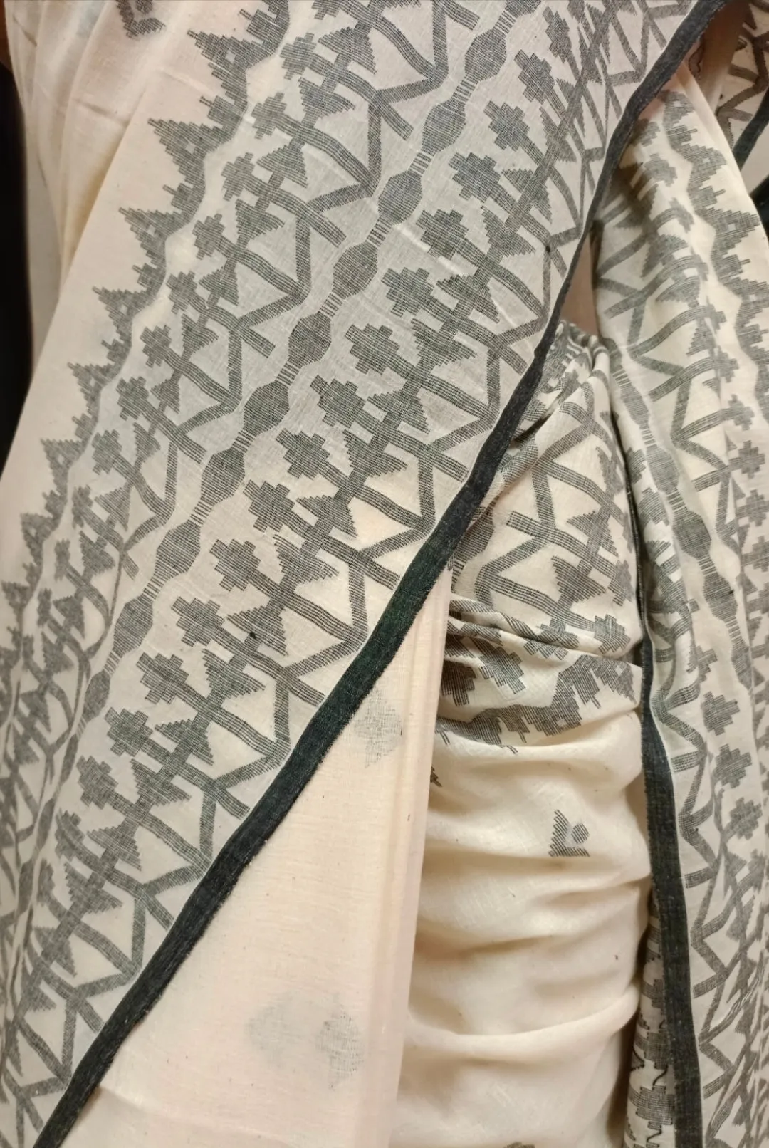 WHite & Black Handspun Handwoven Cotton Dhakai Jamdani Saree